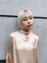 スーハ 恵比寿(SUUHA)&nbsp;シルバーパール×ホワイトブリーチ×ワンレンモードぱっつん前髪
