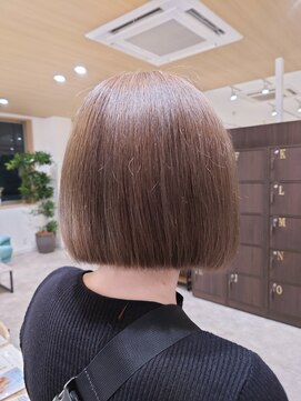 ビスポーク(BESPOKE) ワンブリーチで叶う◎透明感ニュアンスグレージュミニボブ