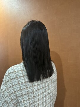 クネア(kunea) 梅雨対策に！ナチュラルストレート/アッシュブラック