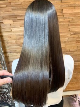 エミー(aimee)の写真/髪のクセやうねりでお悩みの方も、指通り滑らかなストレートヘアへ！美髪矯正で、心から美しいと思える髪に