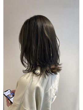 リリー 日吉(Lily) 透明感　アッシュブラウン