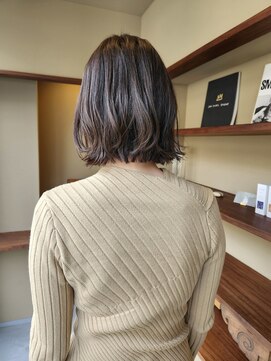 イニ(ini) 須藤 )) ラフなボブstyle