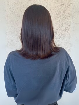 プリモ ココ 鍋島店(Primo coco.) 外ハネミディアム くびれヘア 透明感カラー 髪質改善ストレート