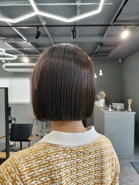 アレン(Alen) ぱつっとボブ