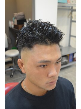 ザ クラブ オオサカ バーバーショップ(THE CLUB OSAKA BARBERSHOP) フェードパーマ