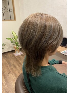リアンヘアー(Lien hair) 少し派手な緑メッシュの白髪染め