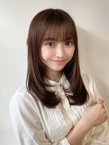 ぱっつん前髪小顔顔まわりミディアムレイヤーストレート