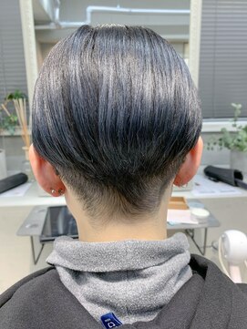 テトヘアー(teto hair) 刈り上げショート、ネイビーカラー、マニッシュショート