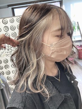 コワファーストナガサキシャンプーボーイ(COIFF1RST NAGASAKI SHAMPOO BOY) インナーカラー ホワイトベージュ