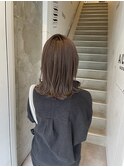 オリーブグレージュ