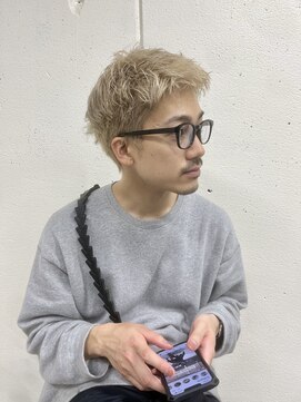 イシ(isi) スパイキーショート ダブルカラー ホワイトベージュ