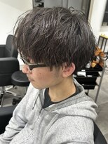 ヒュイル バイ ニアウ(Hwyl by Niau) メンズセンターパートパーマツイストパーマスパイラルパーマ