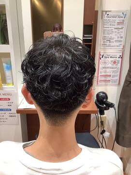 スパイラルパーマ黒髪刈り上げメンズカット