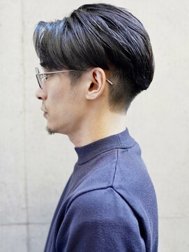 スーツ短髪ツーブロック束感モテる黒髪シークレットパーマ流行