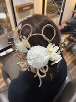 ブローチェアヴェダ&nbsp;成人式ヘア、お呼ばれヘア［ヘアセット、ヘアアレンジ］