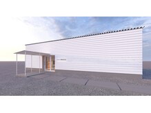 プロスプロカ(Pros-Proca)の雰囲気(白い外観が目印)