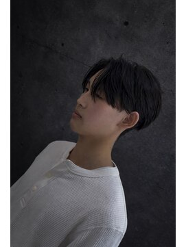 ウィスカーズ(Whiskers) 韓国風ナチュラルセンターパート