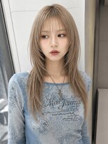 ノラ シンディ(NORA CYNDY) ブリーチハイトーンミルクティーベージュロングハッシュカット