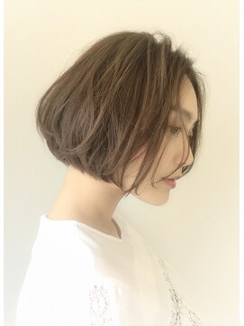 シータ(sheta) 【sheta/ AI】小顔センターパートゆるくしゃボブ