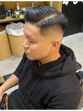 フランクスバーバー アンド ビアークラブ(FRANK'S BARBER and BEER CLUB) かき上げショートレイヤーワイルドアップバング