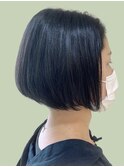 涼しげ前下がりボブ