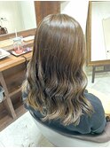 オリーブベージュ