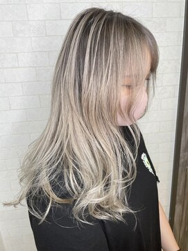 アルマフォー(Alma four) シャドウルーツ