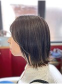 切りっぱなしボブ×オリーブカラー