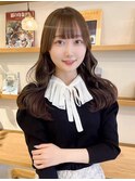くびれロングヘア顔まわりシースルーぱっつん前髪ブラウンカラー