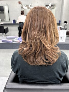 エンディアリング 東銀座(Endearing) レイヤーカット イメチェン 美髪 ホワイトブロンド