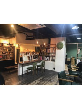 居心地の良さを追求したこだわりの店内で、あなたのなりたいを叶えるサロン♪髪も心も癒されてキレイに。