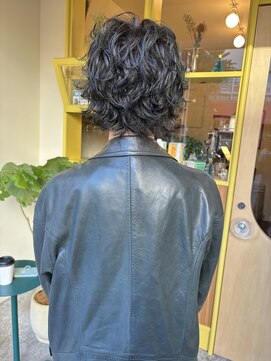 ヒントステーション(HINTSTATION) 〈浅草 半個室〉ウルフパーマ/カーキグレー