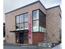 美容室エクストラアーツジャパン(X ARTS JAPAN)の雰囲気（外観中和幹線 東向き左手にX-ARTS JAPAN があります[ボブも人気]）