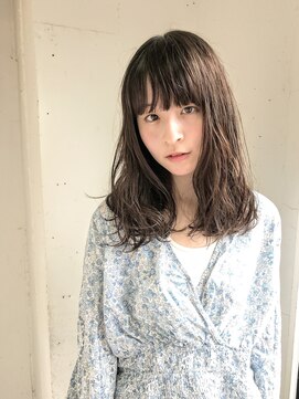 チェルシー 表参道 学生限定 伸ばしかけのミディアムに「大きめゆるめWワンカール」