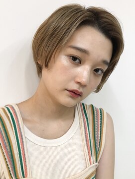 ミィ 表参道(mee.) 【mee.】 前下がりショート ベージュ