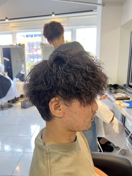 アイズ 海老名(AIZU) ツイストスパイラルパーマ 刈り上げないマッシュ メンズカット