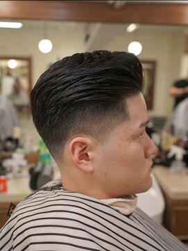 ザチョップショップ キチジョウジ(THE CHOP SHOP KICHIJOJI) 73分けテーパーフェード