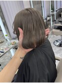 オリーブグレージュ