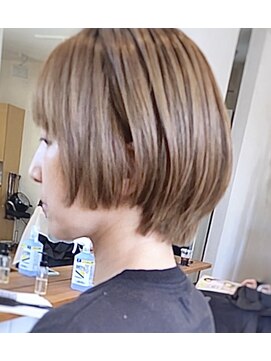 ヘアーデザイン フルーツ(Hair Design FRUITS) ハイトーン×ボブショート