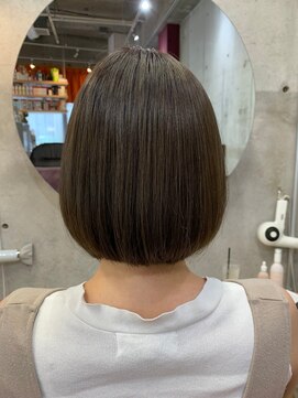 コージー(Kozy) つや/まとまりボブ/ショートボブ/ナチュラルグレージュ