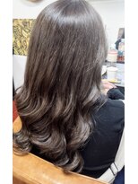 エヴァン(Evan) イルミナカラーでロングヘア波巻きスタイル