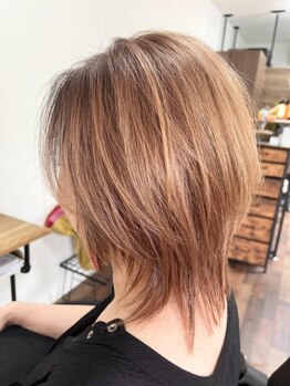 ハイナ(Hi...na)の写真/年齢とともに気になる白髪もしっかり染めながら、艶のある自然な仕上がりに◎初めての方も気軽にどうぞ♪