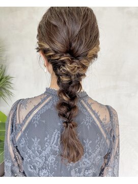 ヌール(Nuru) 編みおろしヘアセット