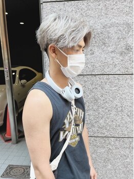 メンズサロンエン 梅田店(men'seNN)の写真/メンズStyleに特化したスタイリストが、遊びゴコロも忘れないON/OFFキマルスタイルを提案。《メンズ専門》