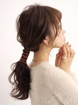 キリ 逗子(kiri)&nbsp;逗子葉山ヘアアレンジポニーテール革紐アレンジ編みおろし結婚式