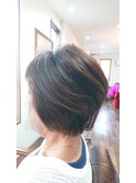 手ぐしでショートボブ