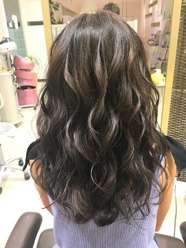 エヌプラス(N+) 黒髪グラデヘアーオリーブグレー小顔に見せるヘアココアベージュ