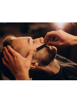 BARBERでしかできないシェービング/清涼感あふれるスタイルで好感度UP◎ひげ・眉も整えて好印象へ導きます