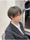 耳かけ ショート 丸み 大人 おしゃれ ダブルカラー グレージュ