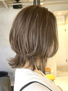 エリマ 調布(elima) レイヤーミディアム ウルフボブ ショート 外ハネ くびれ ボブ